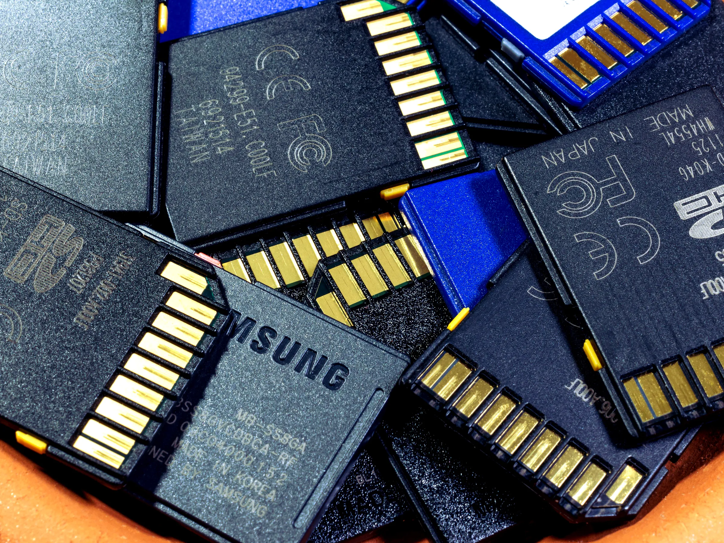 Laptop Memory Card Reader spare part at RAM INFOTECH Chennai